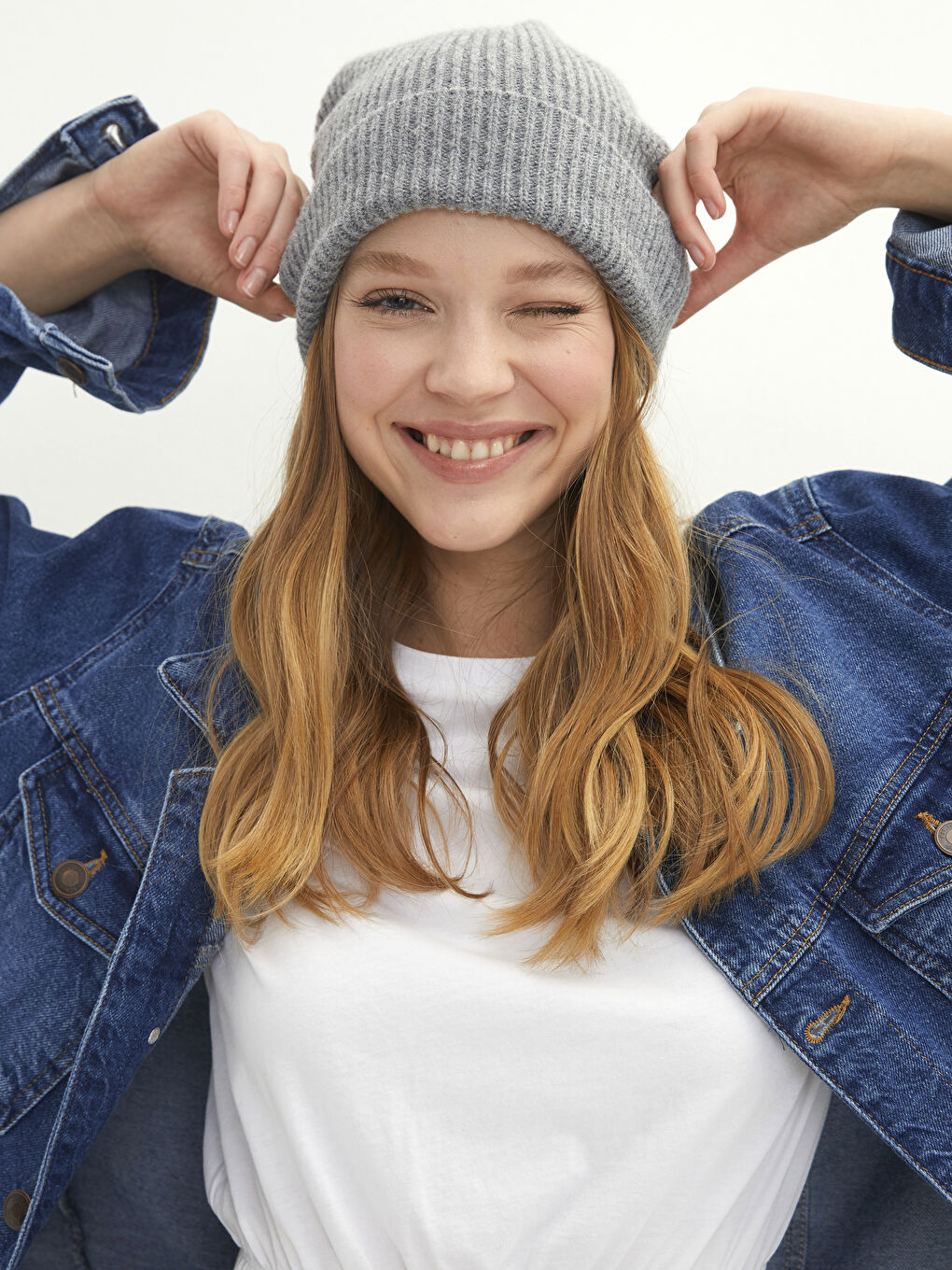 Gri Kendinden Desenli Kadın Triko Bere-1