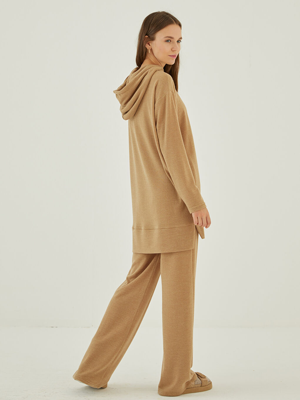 С капюшоном однотонный с длинным рукавом женский трикотажный свитшот-2