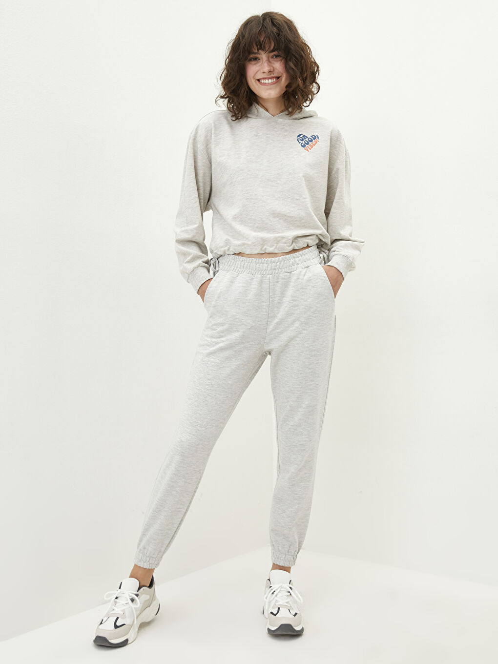 Gri Kapüşonlu Yazı Baskılı Uzun Kollu Kadın Sweatshirt-2