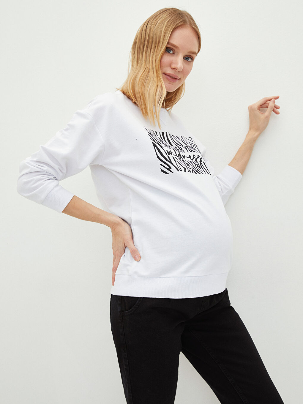 LCWAIKIKI Maternity Kırık Beyaz Bisiklet Yaka Baskılı Uzun Kollu Hamile Sweatshirt