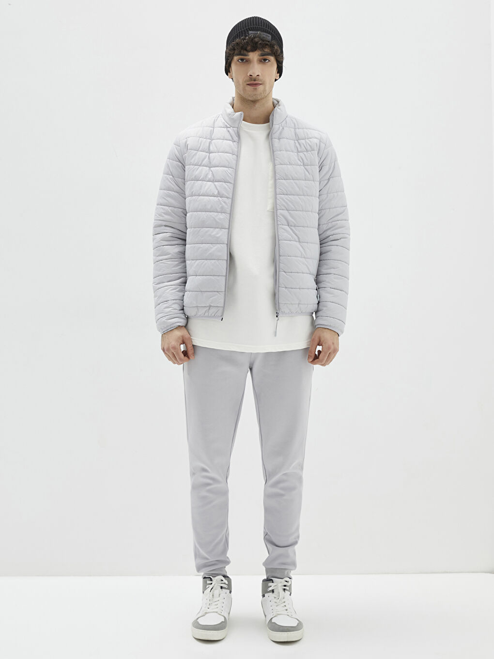 Siyah Etiket Baskılı Erkek Triko Bere-1