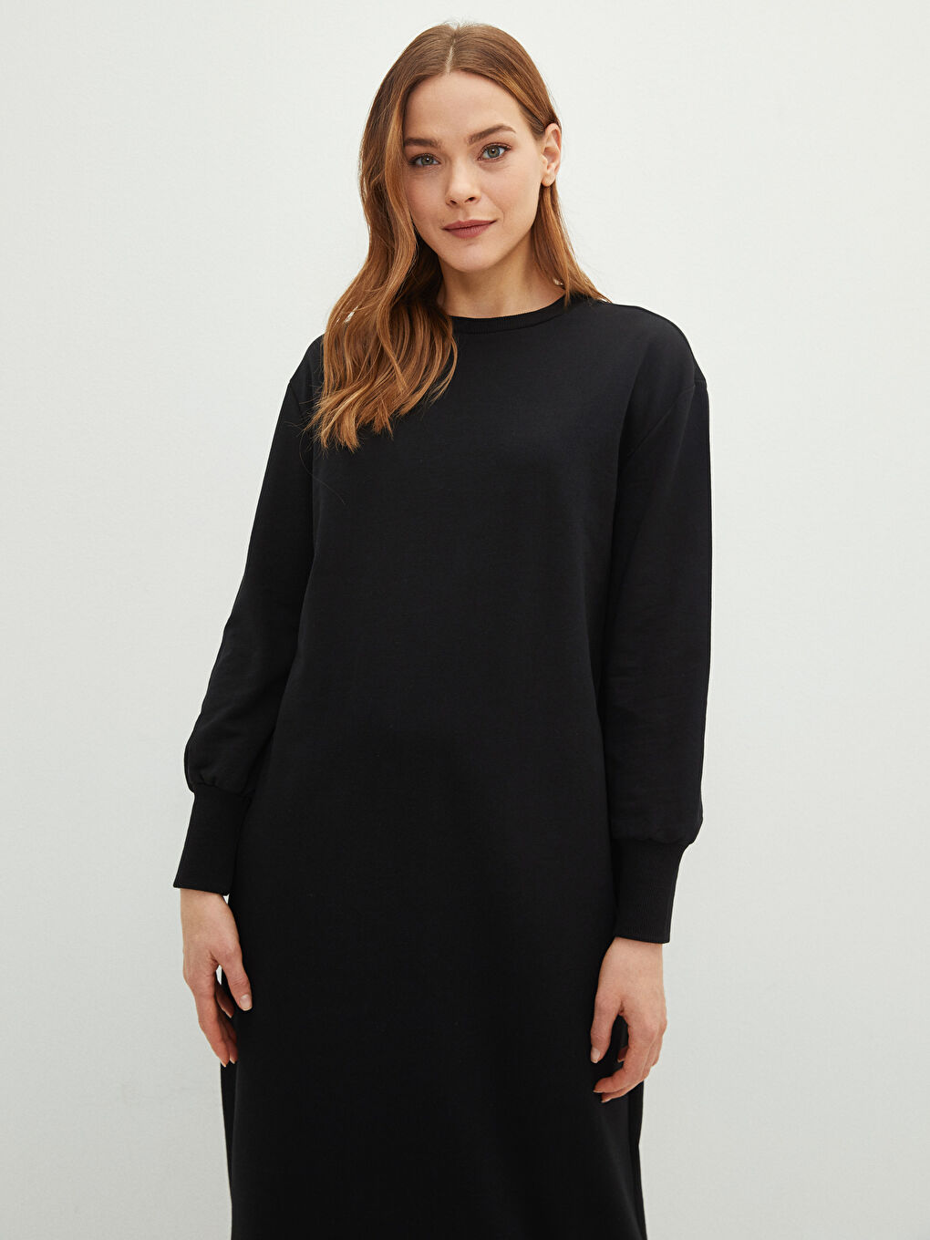 Žena CRNA haljina-3