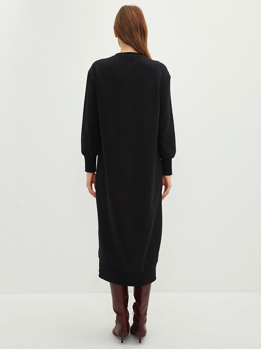 Žena CRNA haljina-5