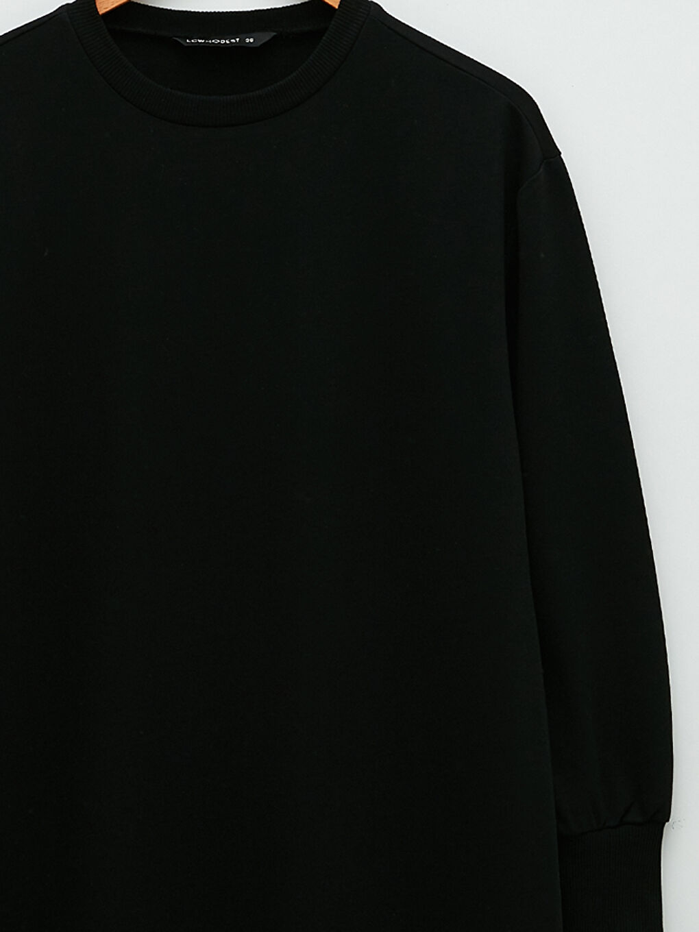 Žena CRNA haljina-8