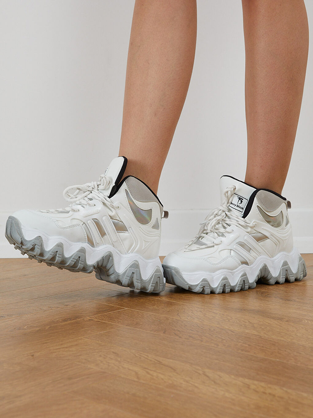 أحذية رياضية للسيدات برباط ونعل سميك وكتلة الألوان