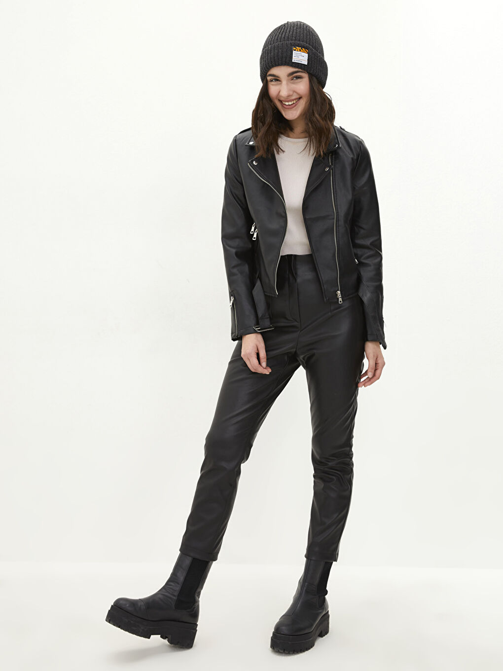 Antrasit Etiket Baskılı Kadın Triko Bere-2