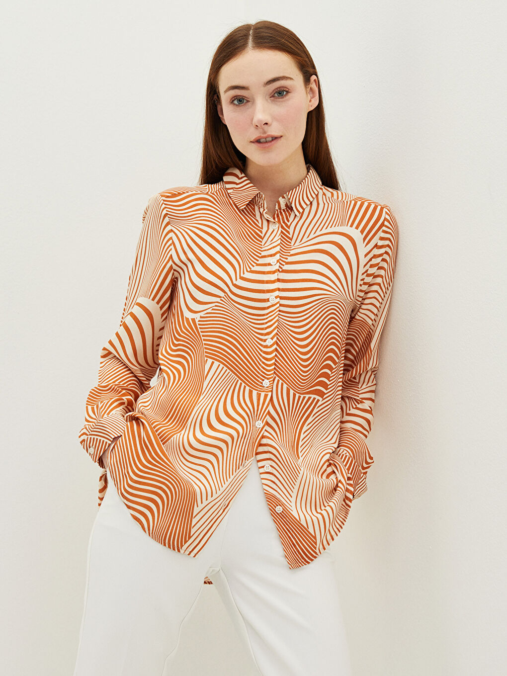 Bej Önden Düğme Kapamalı Desenli Uzun Kollu Viskon Kadın Gömlek