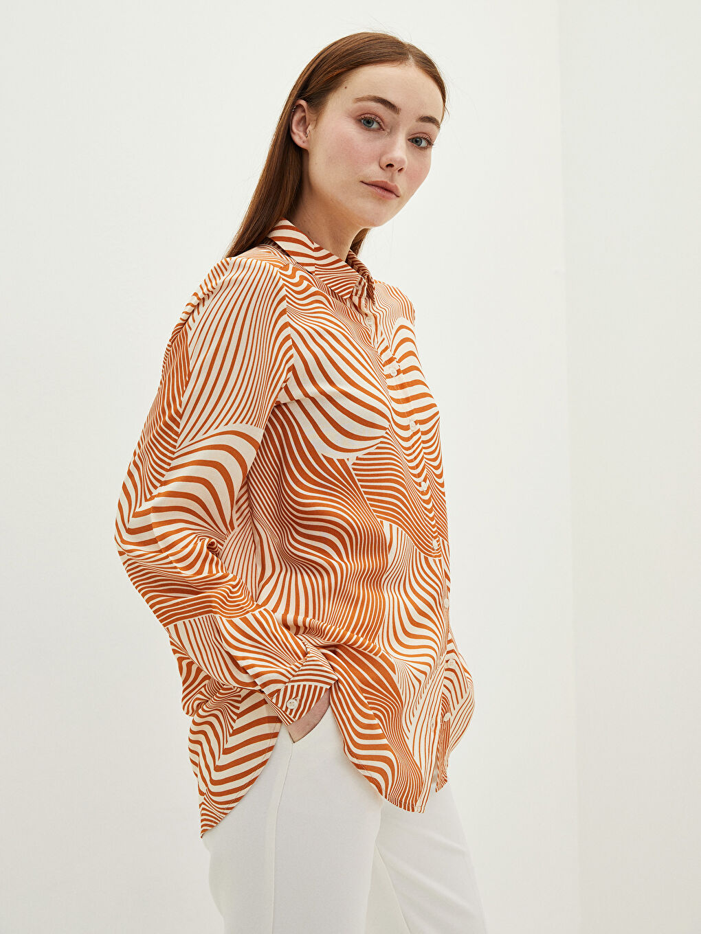 Bej Önden Düğme Kapamalı Desenli Uzun Kollu Viskon Kadın Gömlek-2