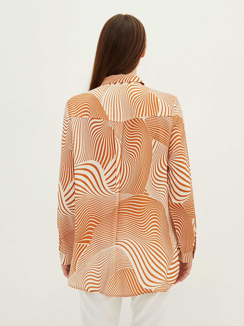 Bej Önden Düğme Kapamalı Desenli Uzun Kollu Viskon Kadın Gömlek-5