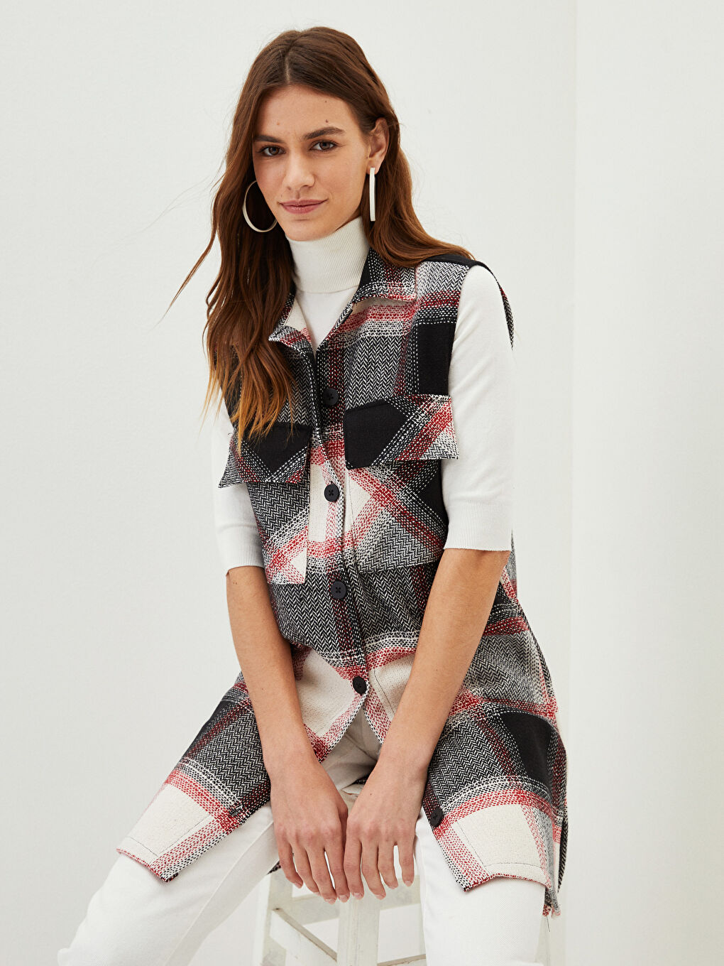Siyah Gömlek Yaka Ekose Kadın Yelek