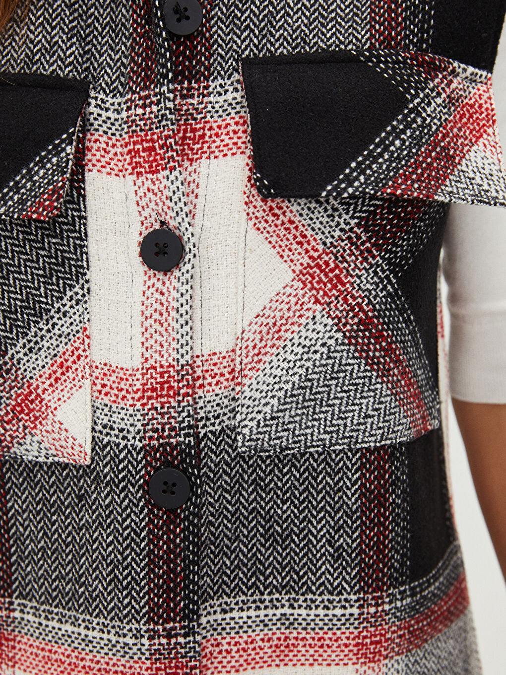 Siyah Gömlek Yaka Ekose Kadın Yelek-2