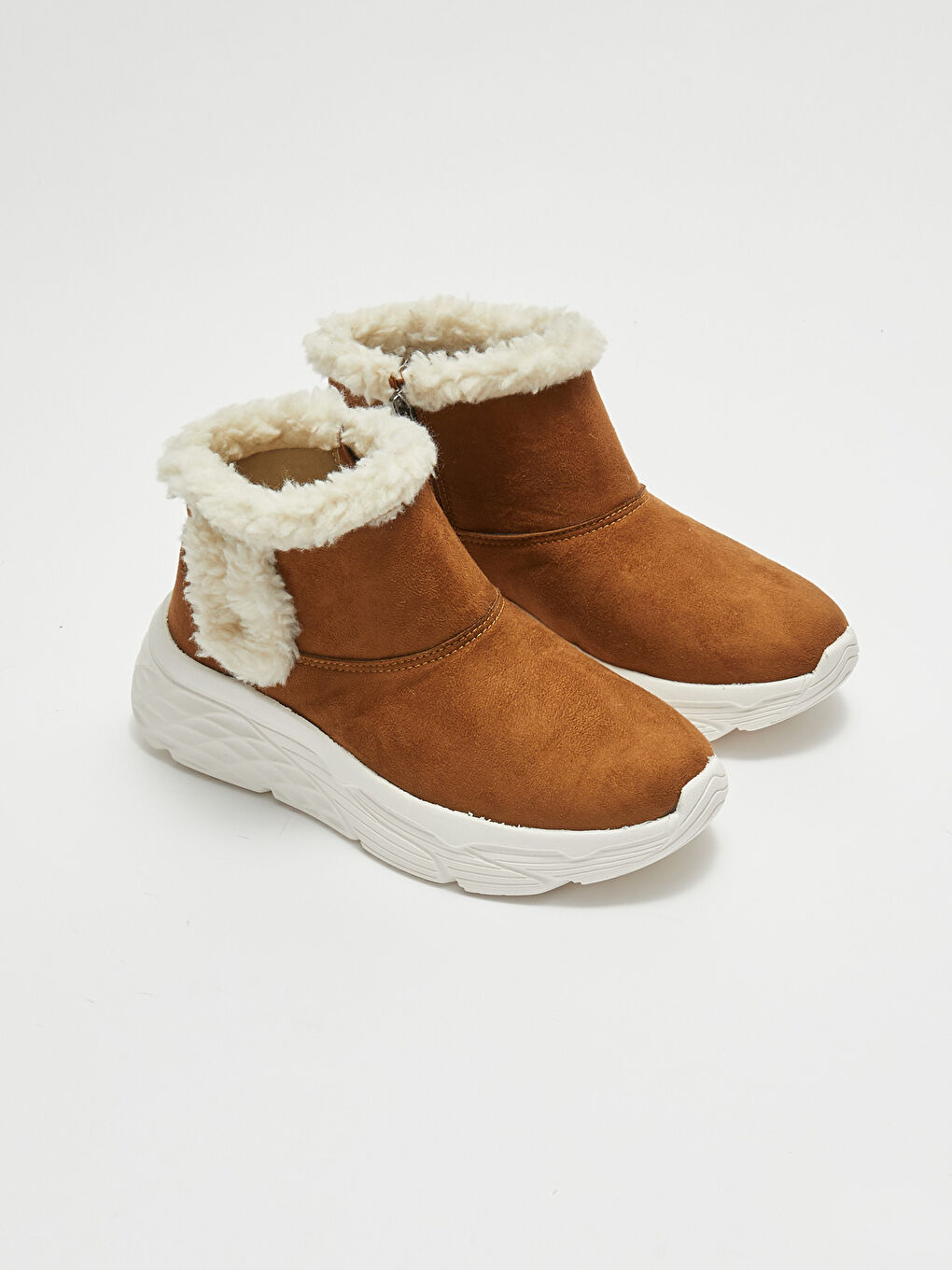 Kahverengi Kalın Tabanlı Pelüş Detaylı Kadın Bot-1