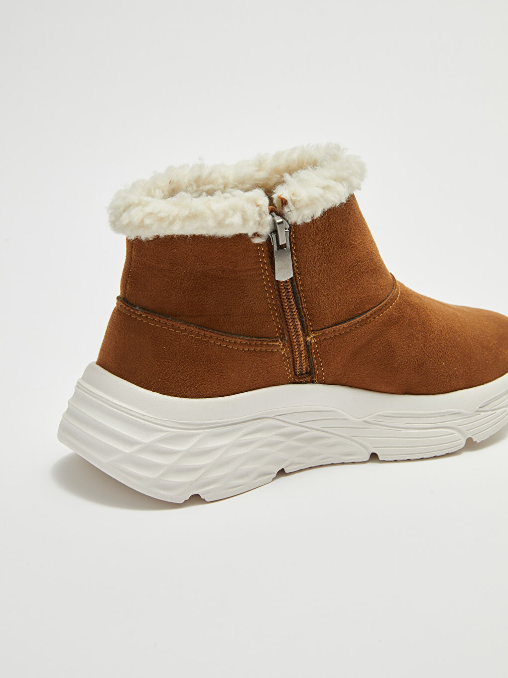 Kahverengi Kalın Tabanlı Pelüş Detaylı Kadın Bot-5