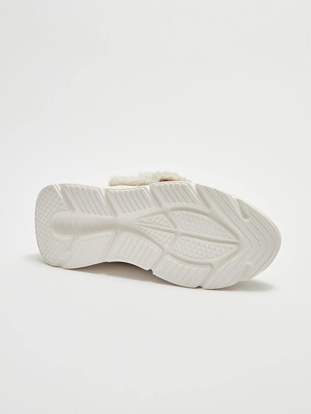 Kahverengi Kalın Tabanlı Pelüş Detaylı Kadın Bot-7