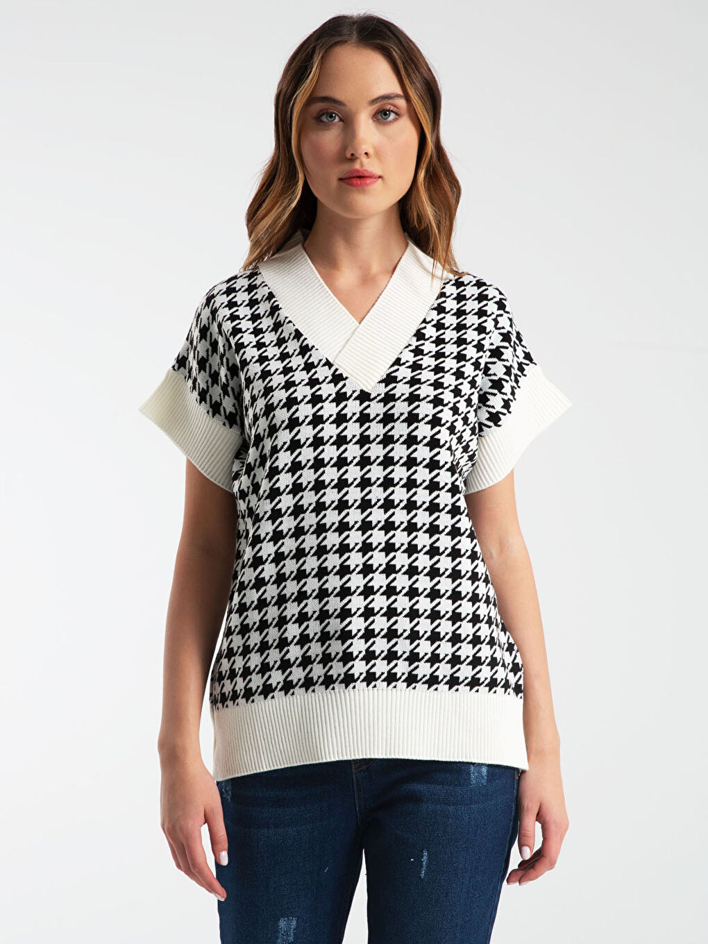Avrile Clothing V-Neck Crowbar Patterned Short Sleeve Women's Knitwear Sweater