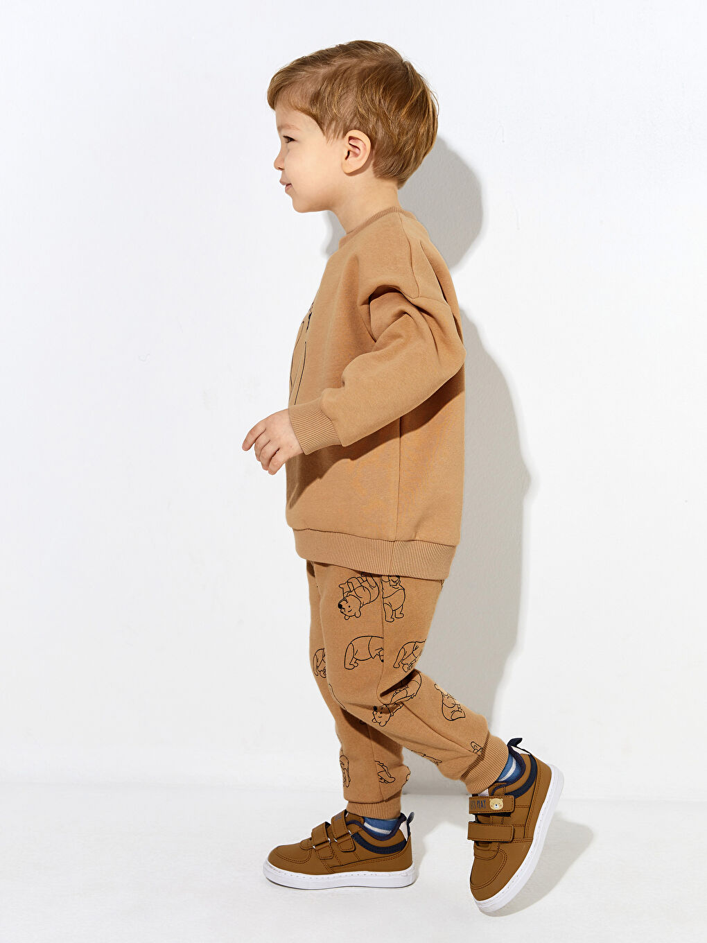 Crew Neck Long Sleeved Winnie the Pooh Printed Baby Boy Sweatshirt and Jogger Pants 2-Pack-2