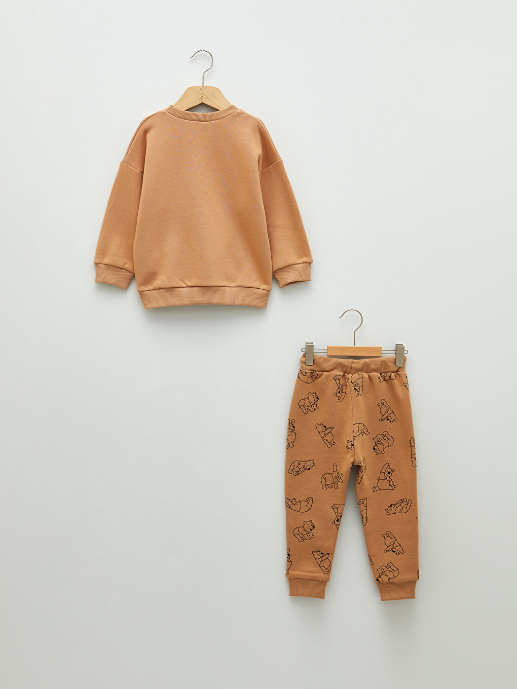Crew Neck Long Sleeved Winnie the Pooh Printed Baby Boy Sweatshirt and Jogger Pants 2-Pack-5