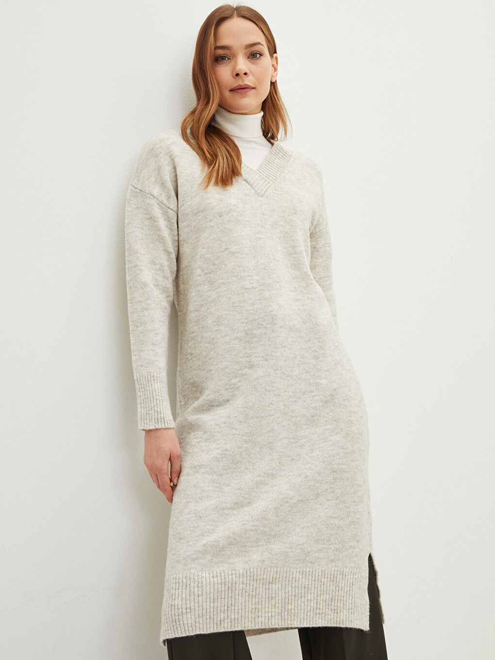 Gri V Yaka Düz Uzun Kollu Kadın Triko Tunik