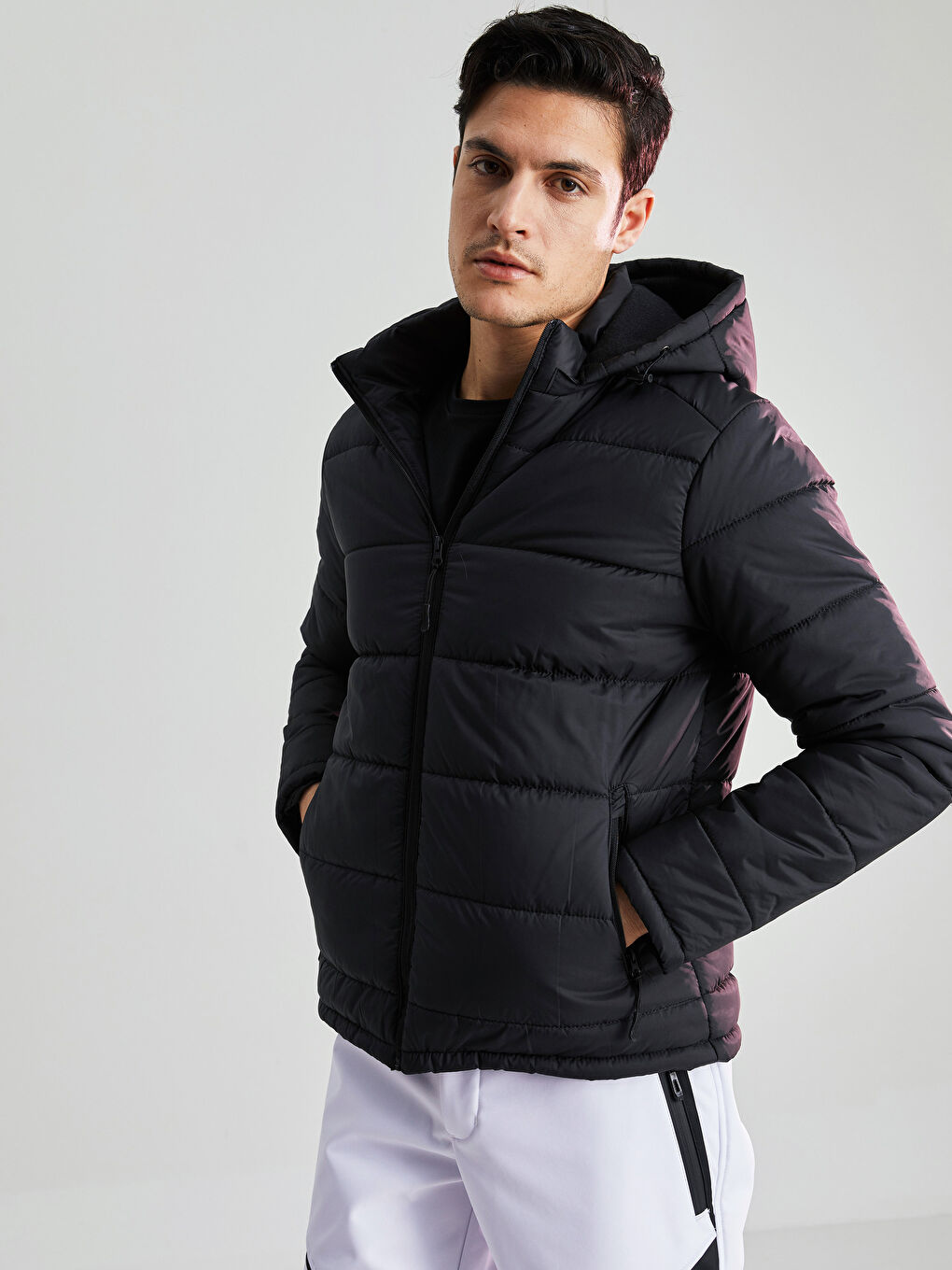 Siyah Standart Kalıp Kapüşonlu Erkek Şişme Mont