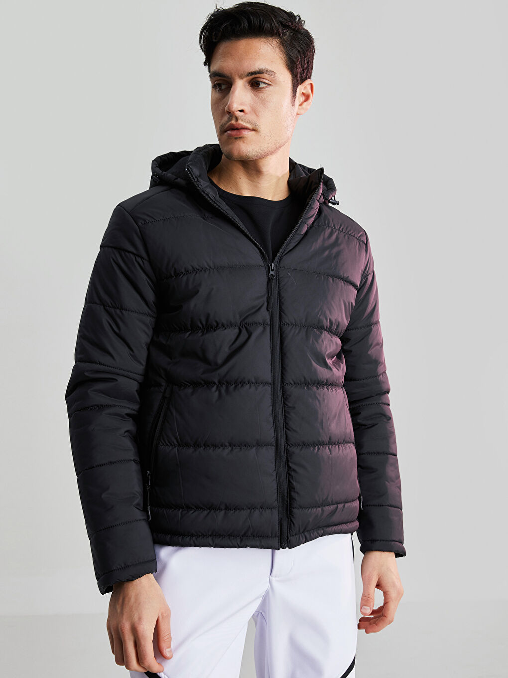 Siyah Standart Kalıp Kapüşonlu Erkek Şişme Mont-1