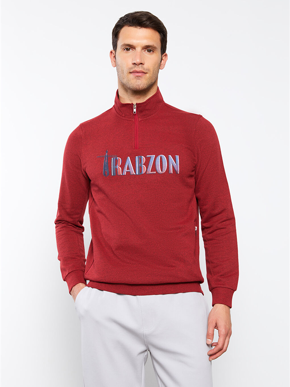 LCWAIKIKI Classic Bordo Dik Yaka Uzun Kollu Trabzon Baskılı Erkek Sweatshirt