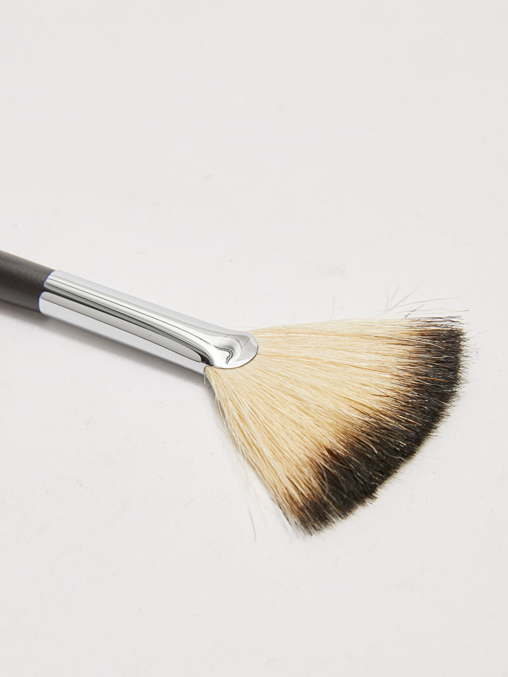 Lionesse Womens Fan Brush-1