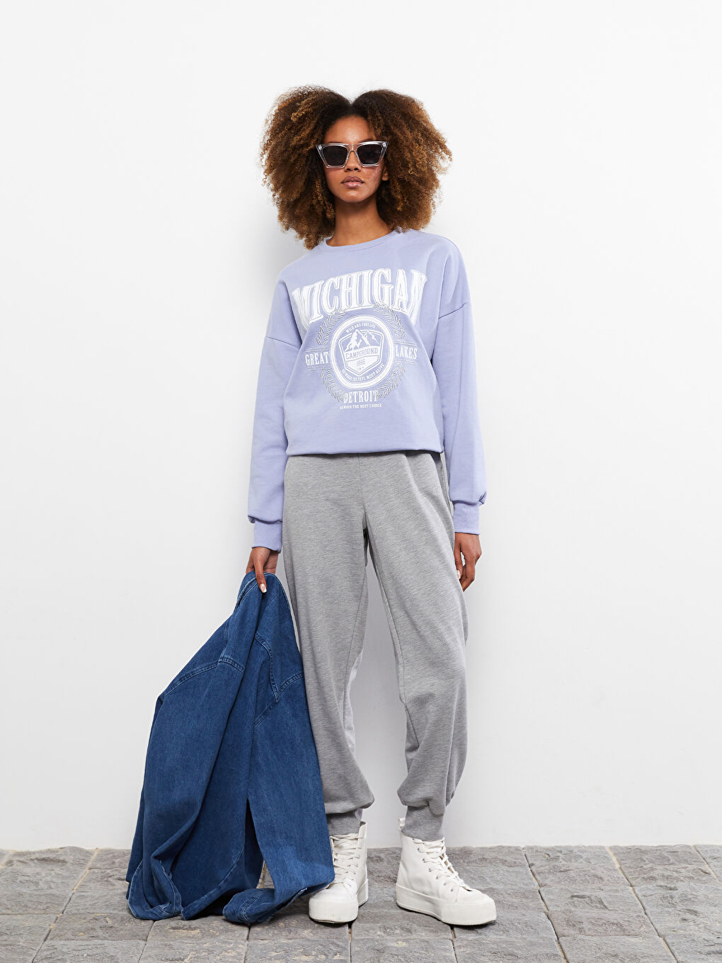 Pantaloni de Trening Jogger pentru Femei cu Talie Elastică, Regular și Buzunare Detaliate