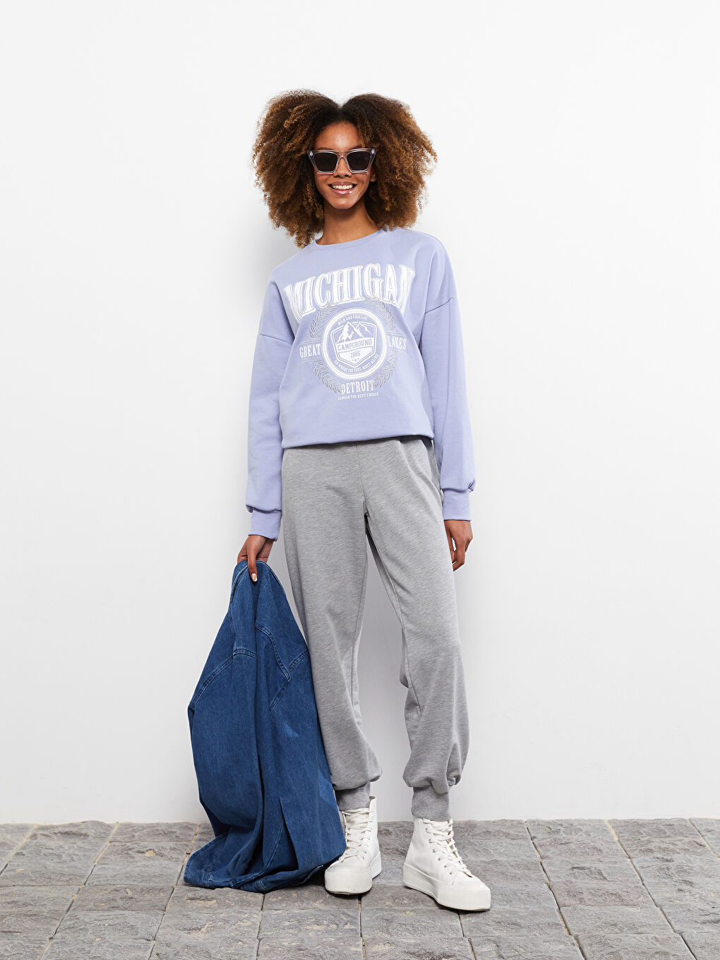 Pantaloni de Trening Jogger pentru Femei cu Talie Elastică, Regular și Buzunare Detaliate-1