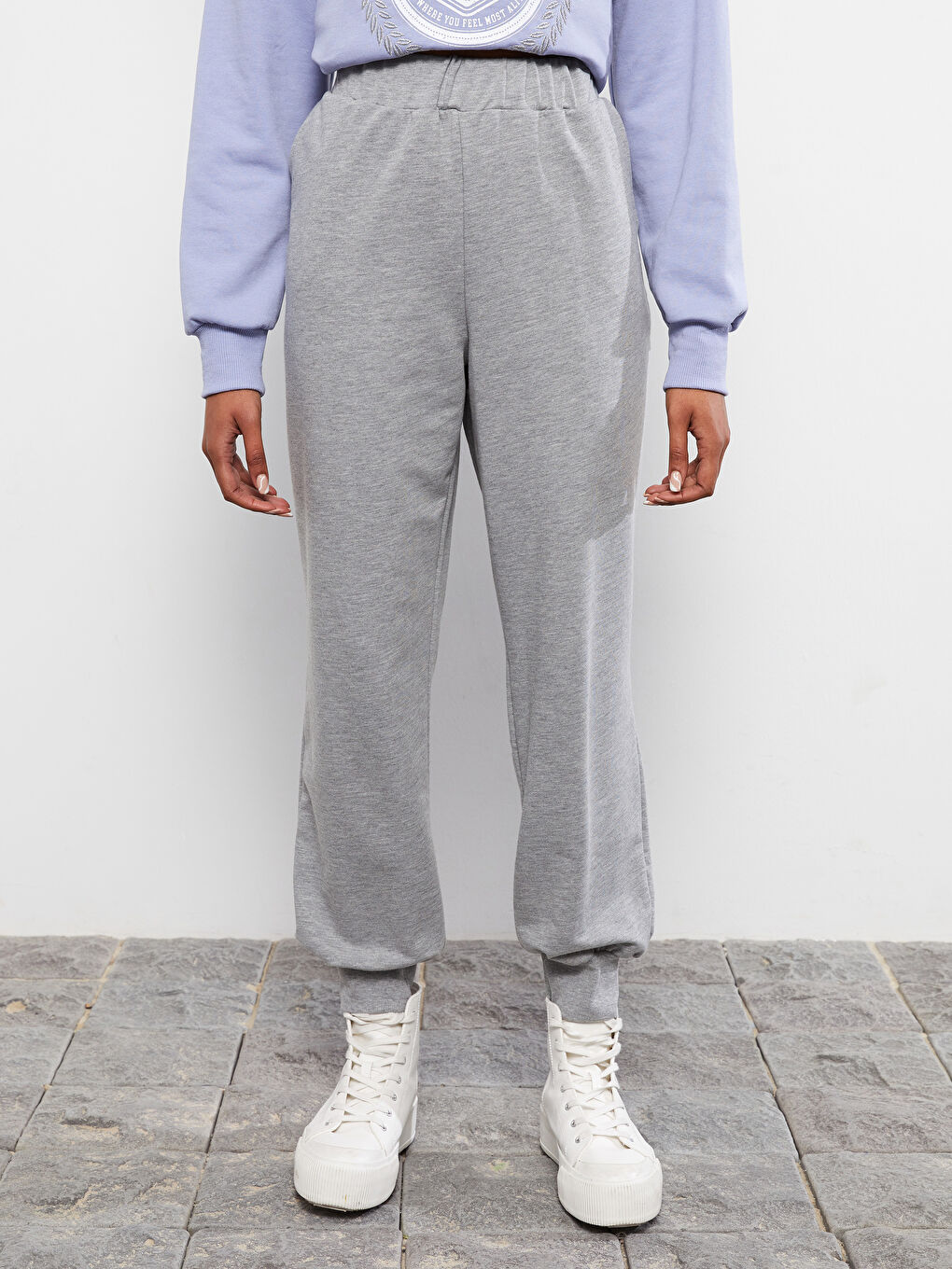 Pantaloni de Trening Jogger pentru Femei cu Talie Elastică, Regular și Buzunare Detaliate-3