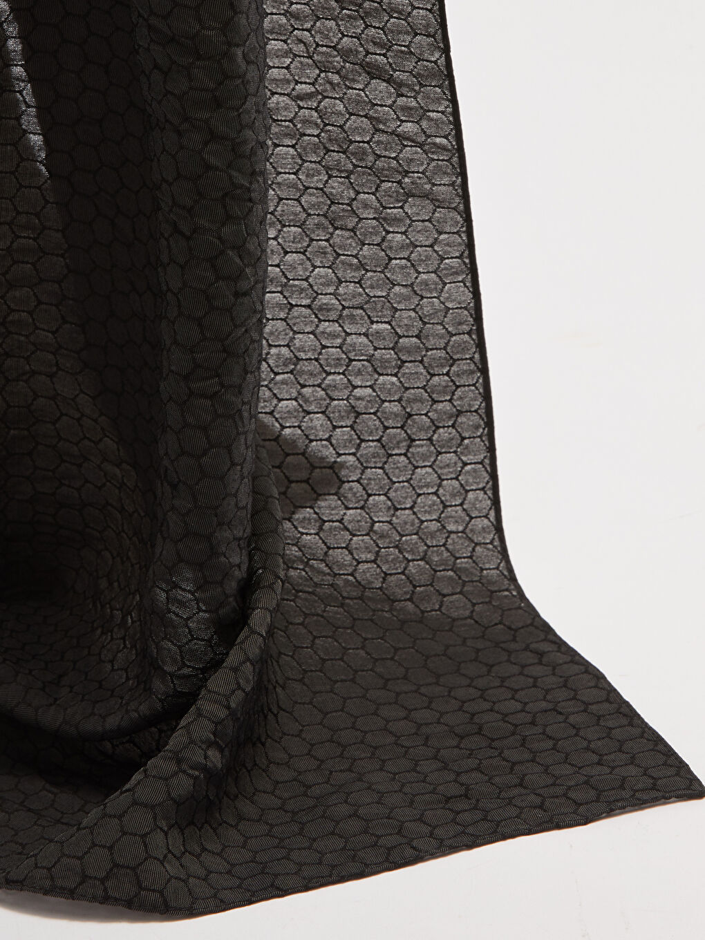 Siyah Kendinden Desenli Kadın Şal-4