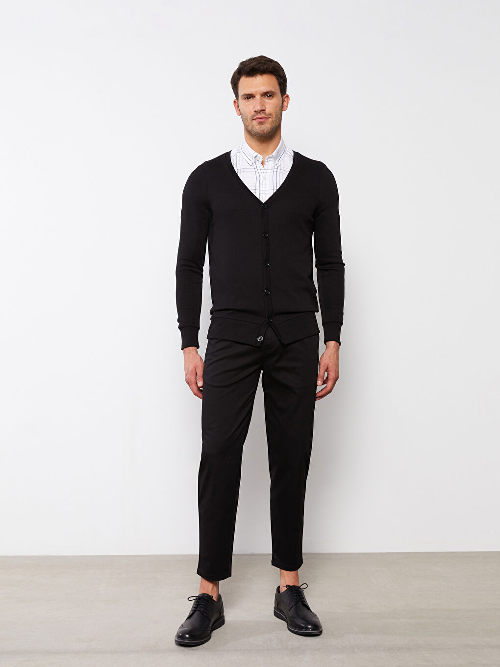 Siyah Standart Kalıp V Yaka Uzun Kollu Erkek Hırka