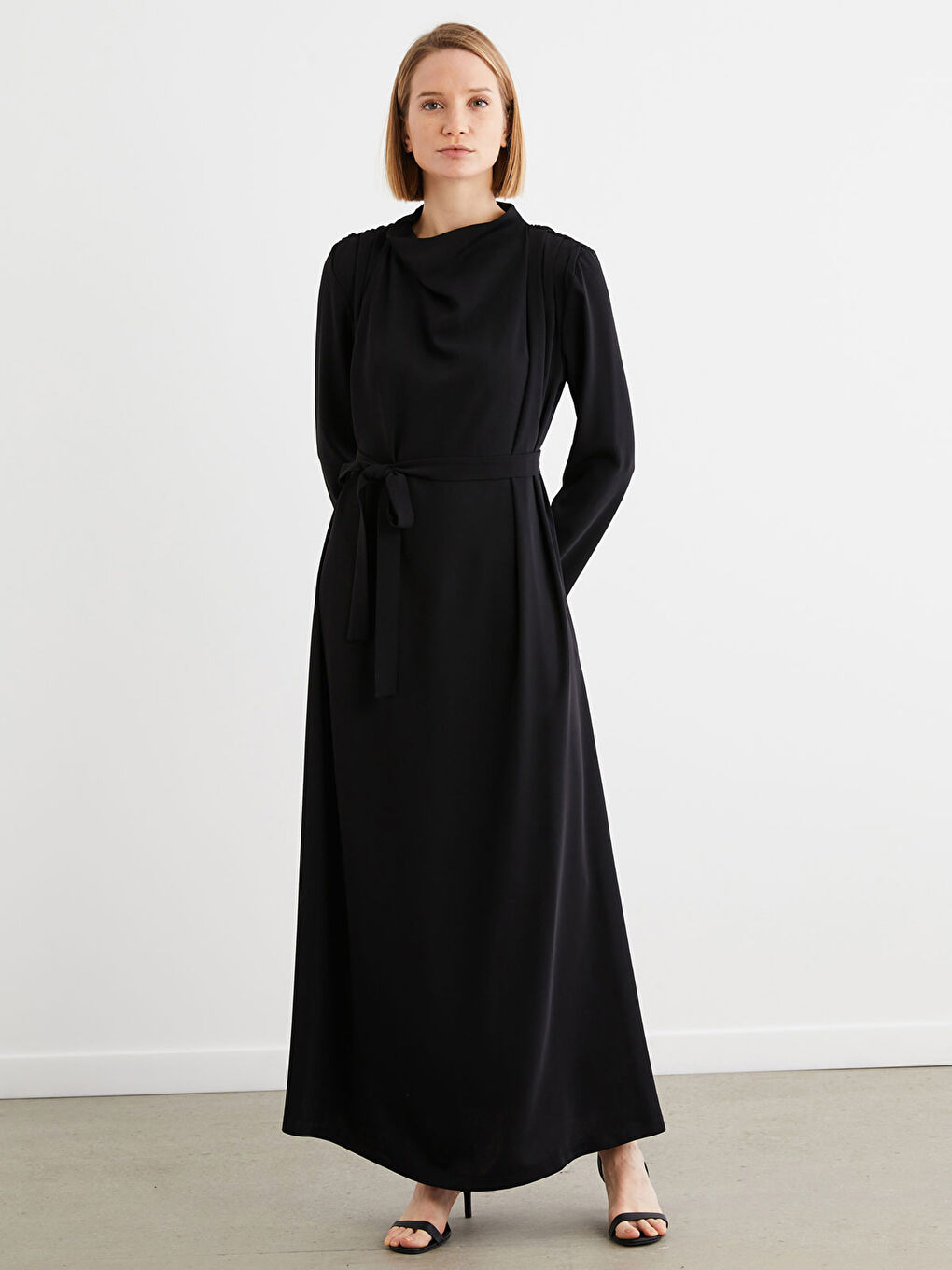 Dökümlü Yaka Düz Uzun Kollu Krep Kumaş Kadın Elbise