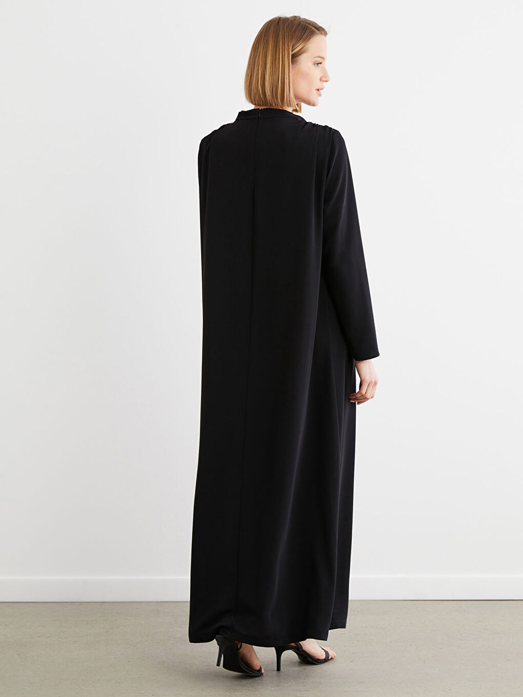 Dökümlü Yaka Düz Uzun Kollu Krep Kumaş Kadın Elbise-2