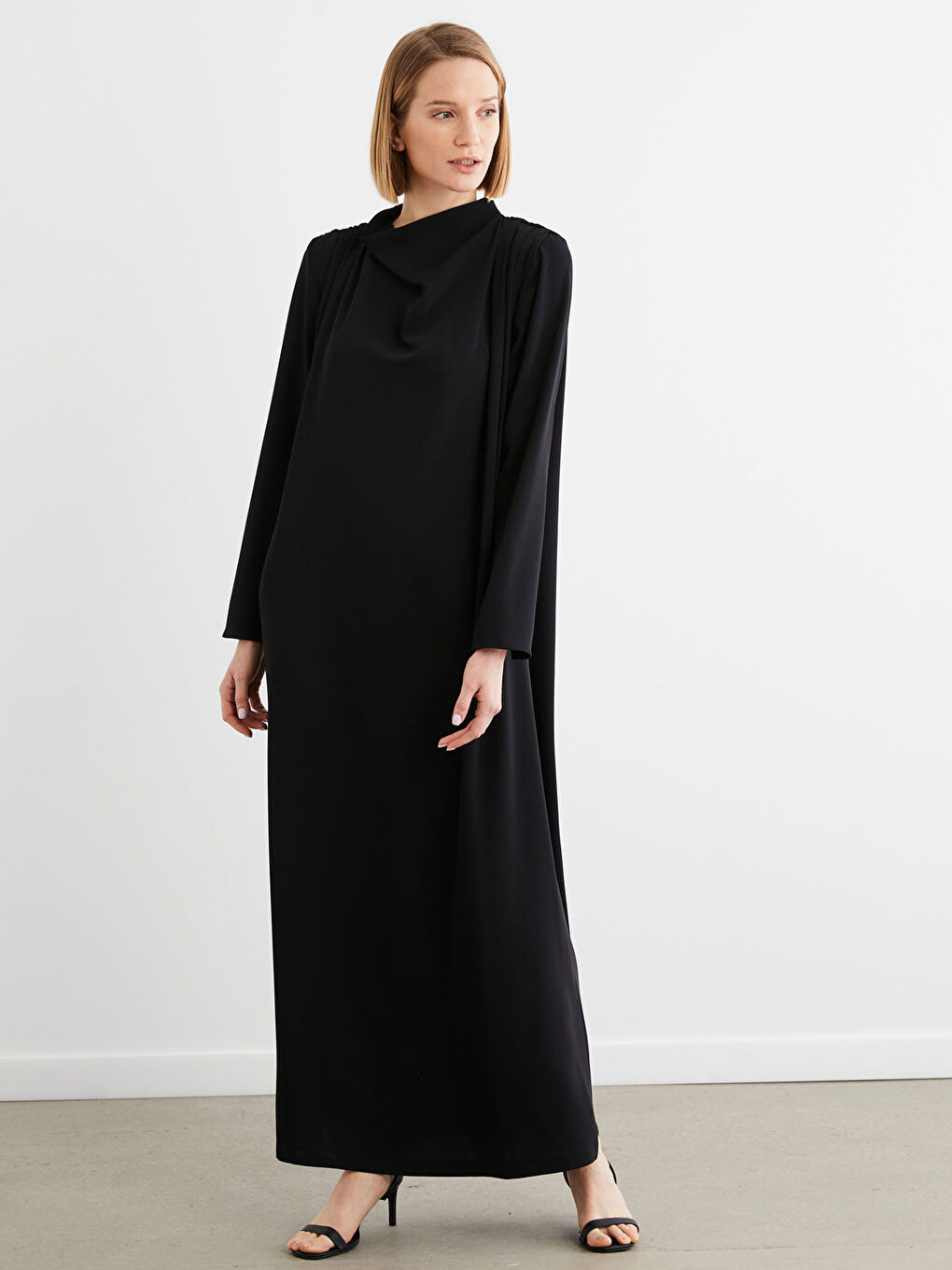 Dökümlü Yaka Düz Uzun Kollu Krep Kumaş Kadın Elbise-3