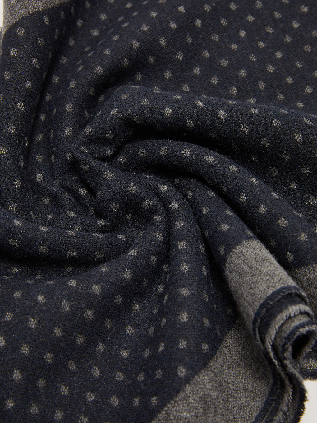 Patterned Tasseled Men's Scarf-4
