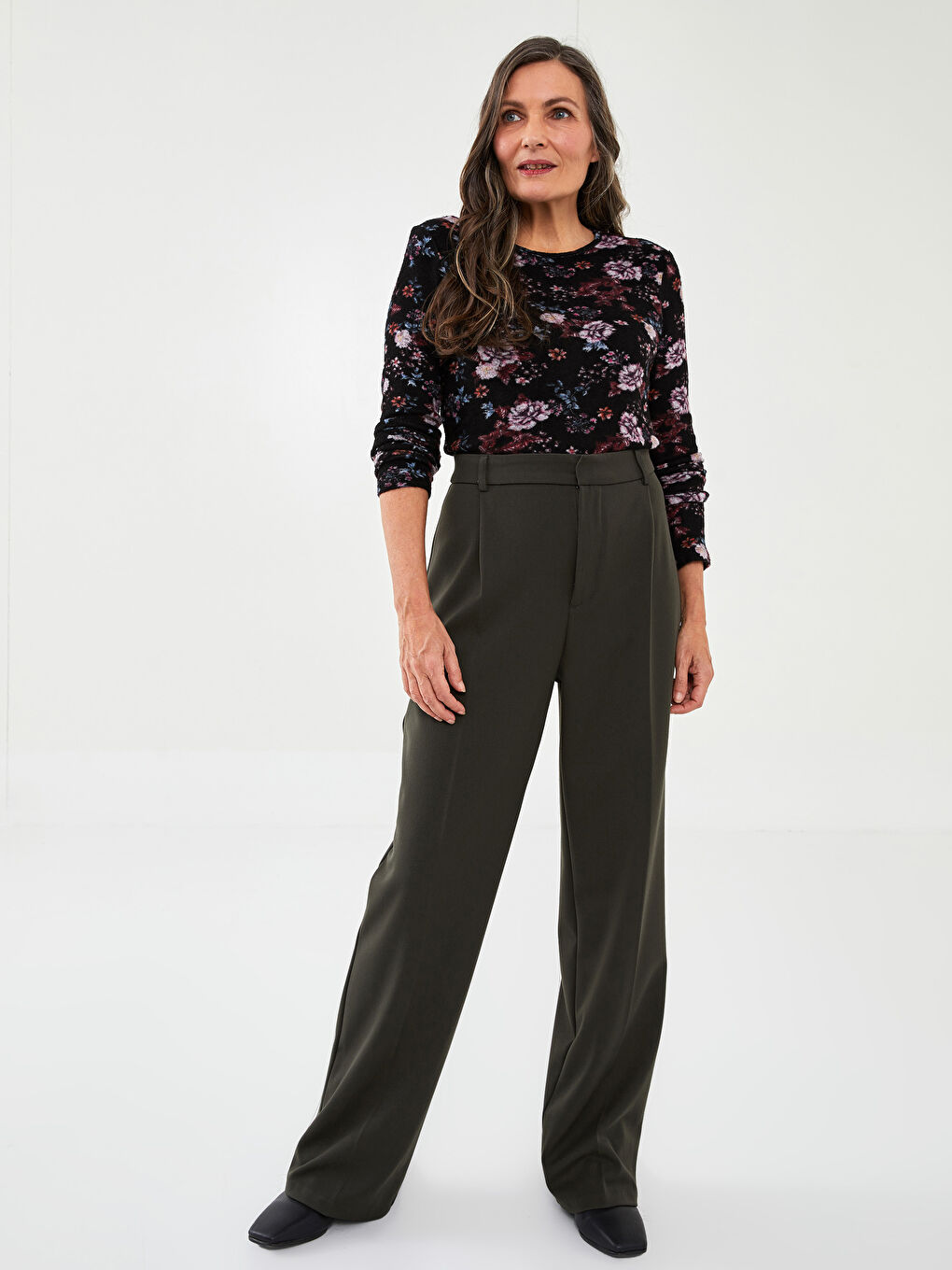 Siyah Bisiklet Yaka Çiçekli Uzun Kollu Kadın Tişört-3