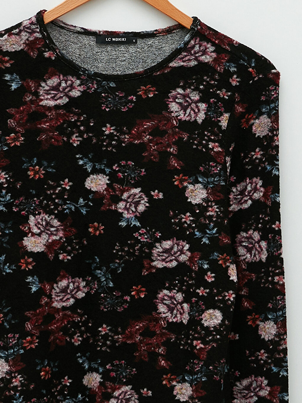 Siyah Bisiklet Yaka Çiçekli Uzun Kollu Kadın Tişört-7