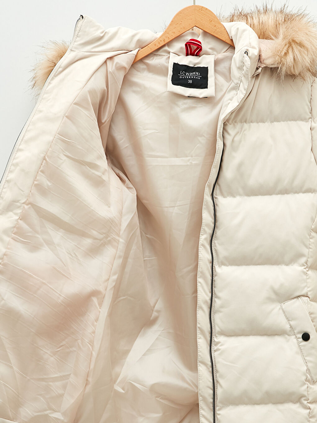 Beyaz Kadın Kapüşonlu Düz Şişme Mont-9