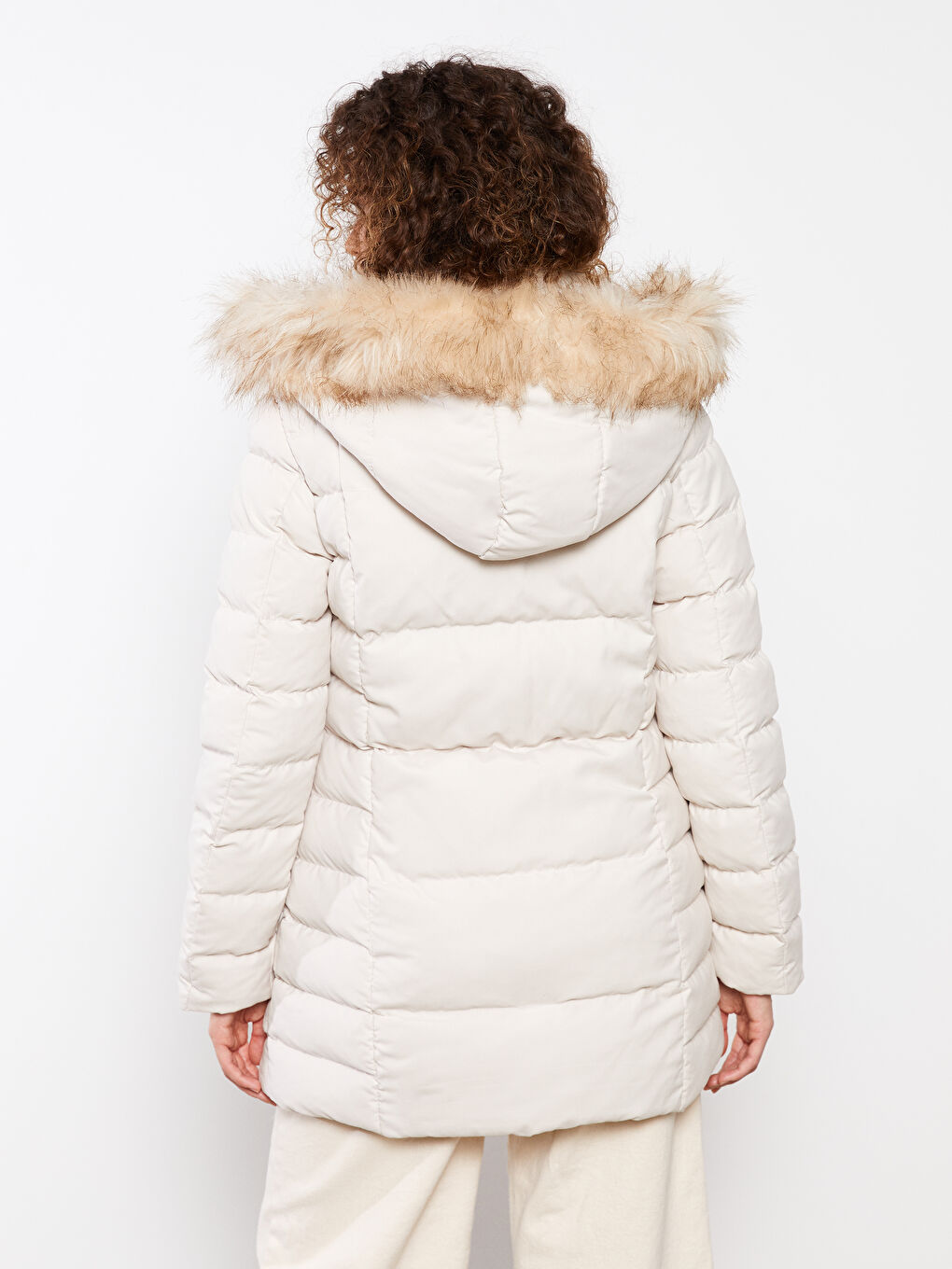 Beyaz Kadın Kapüşonlu Düz Şişme Mont-6