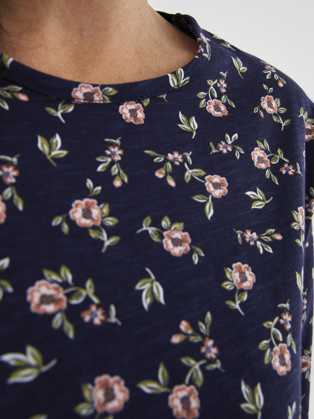 Crew Neck Floral Print Long Sleeve Women's T-shirt-2