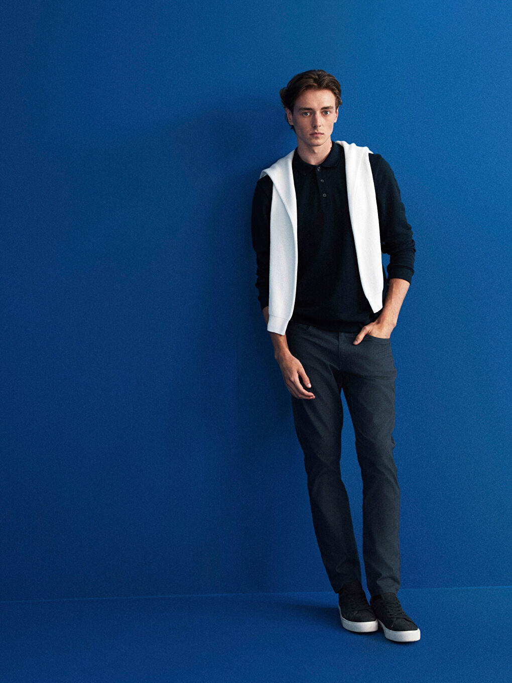 Ерлерге арналған тар пішім өрнексіз шалбар