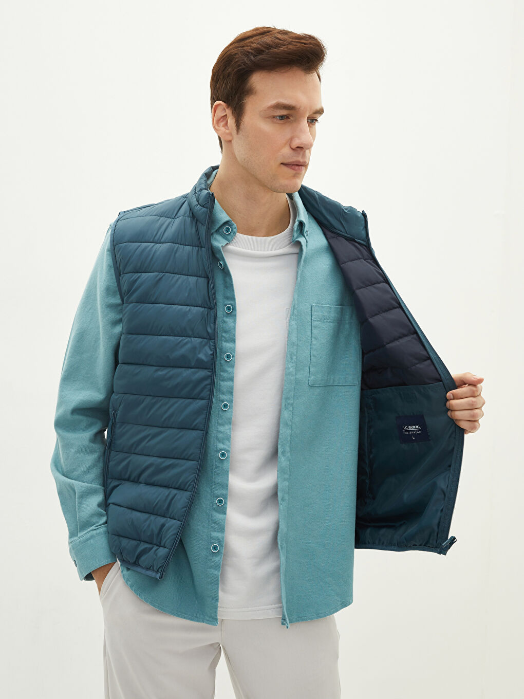 Жилет Мужской Приталенный Однотонный С Высоким Воротником-2