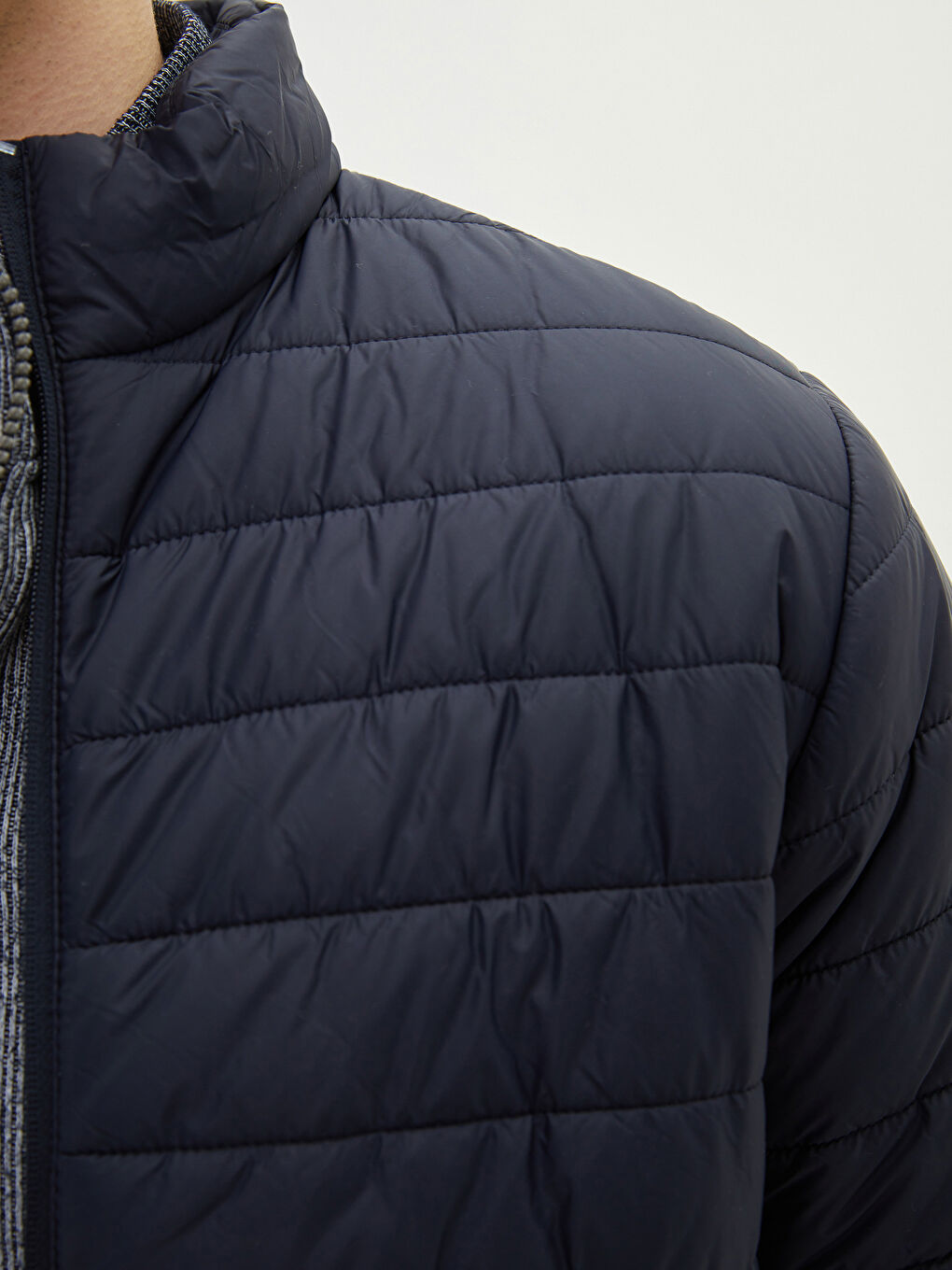 Lacivert Standart Kalıp Dik Yaka İnce Erkek Şişme Mont-3