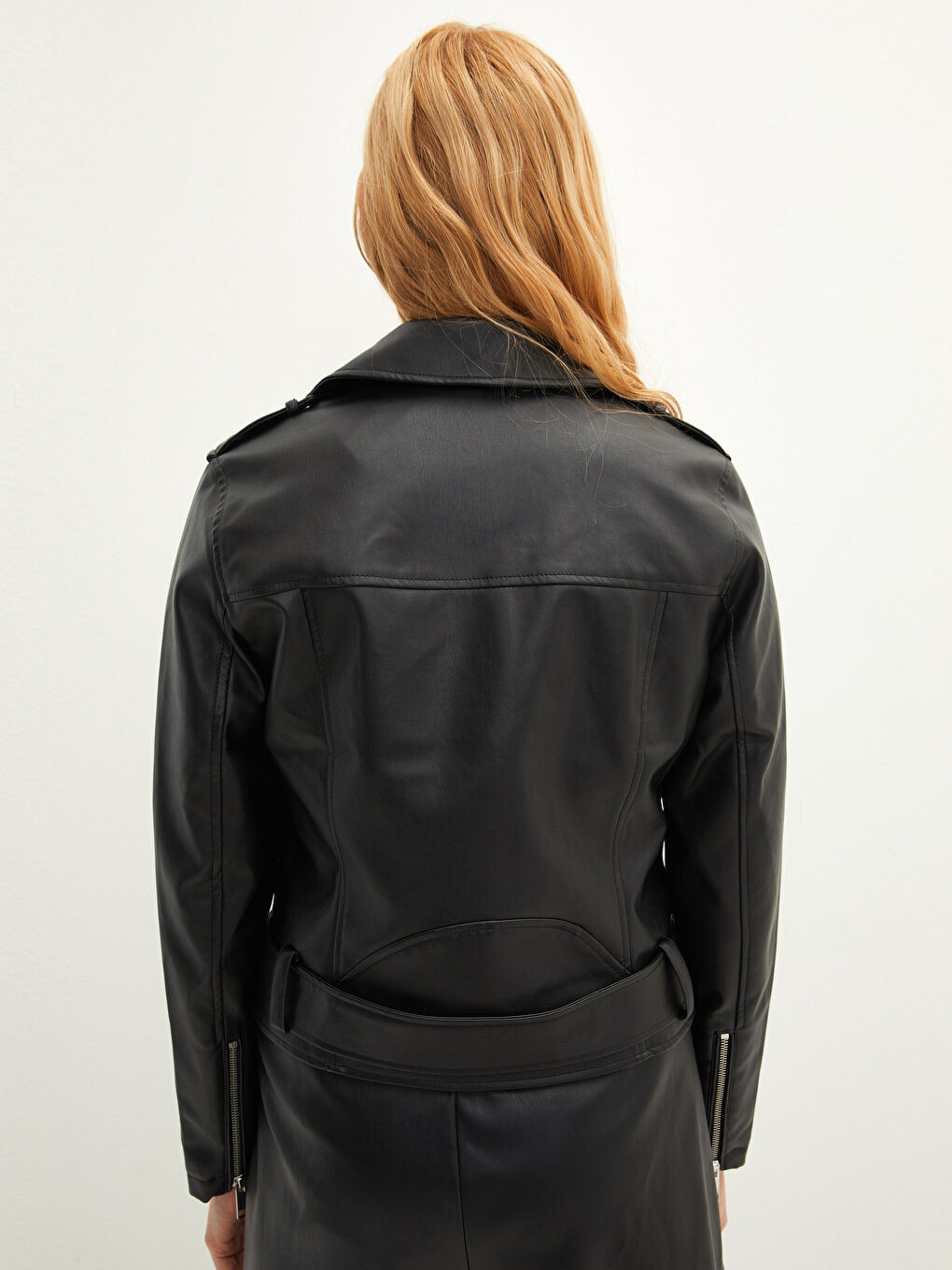 Пальто зі штучної шкіри з байкерським коміром, деталями кишень, довгими рукавами, слім для жінок-5