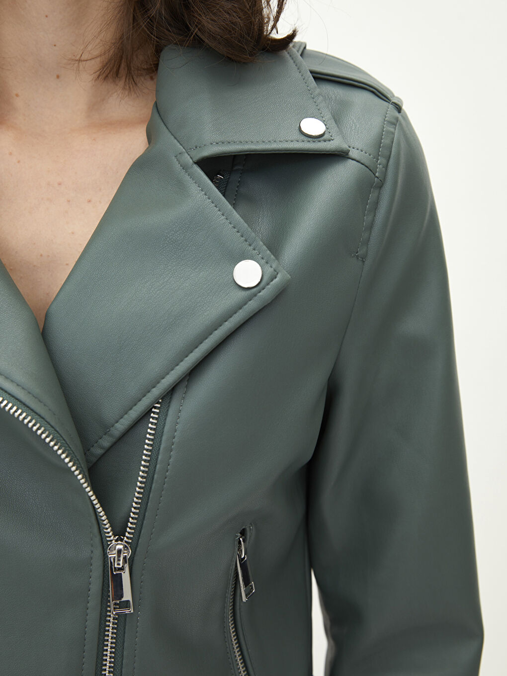 Yeşil Biker Yaka Cep Detaylı Uzun Kollu İnce Kadın Deri Görünümlü Mont-3
