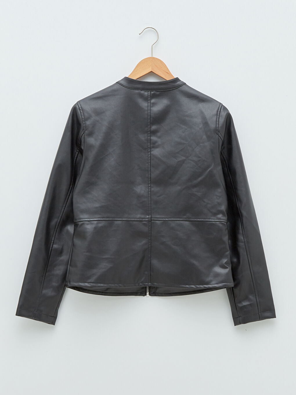 Siyah Dik Yaka Düz Uzun Kollu Cep Detaylı İnce Kadın Deri Görünümlü Mont-7