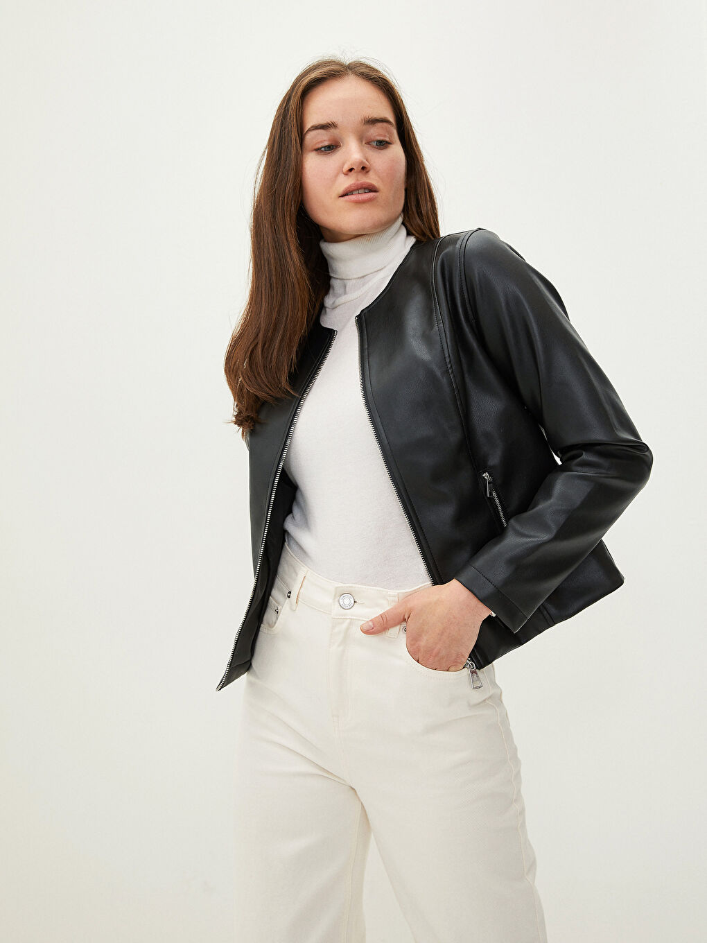 Siyah Bisiklet Yaka Cep Detaylı Uzun Kollu İnce Kadın Deri Görünümlü Mont-2