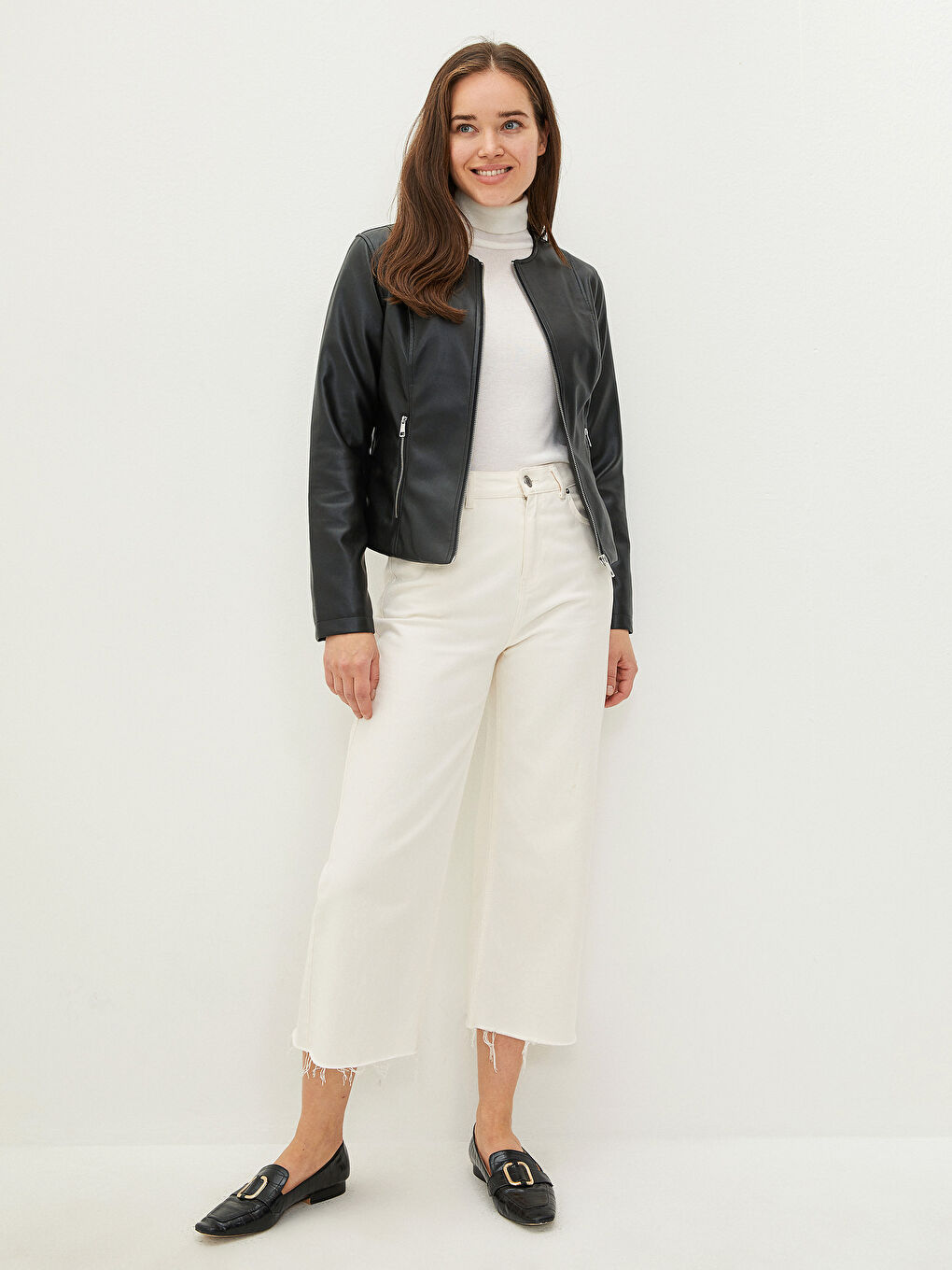 Siyah Bisiklet Yaka Cep Detaylı Uzun Kollu İnce Kadın Deri Görünümlü Mont-5