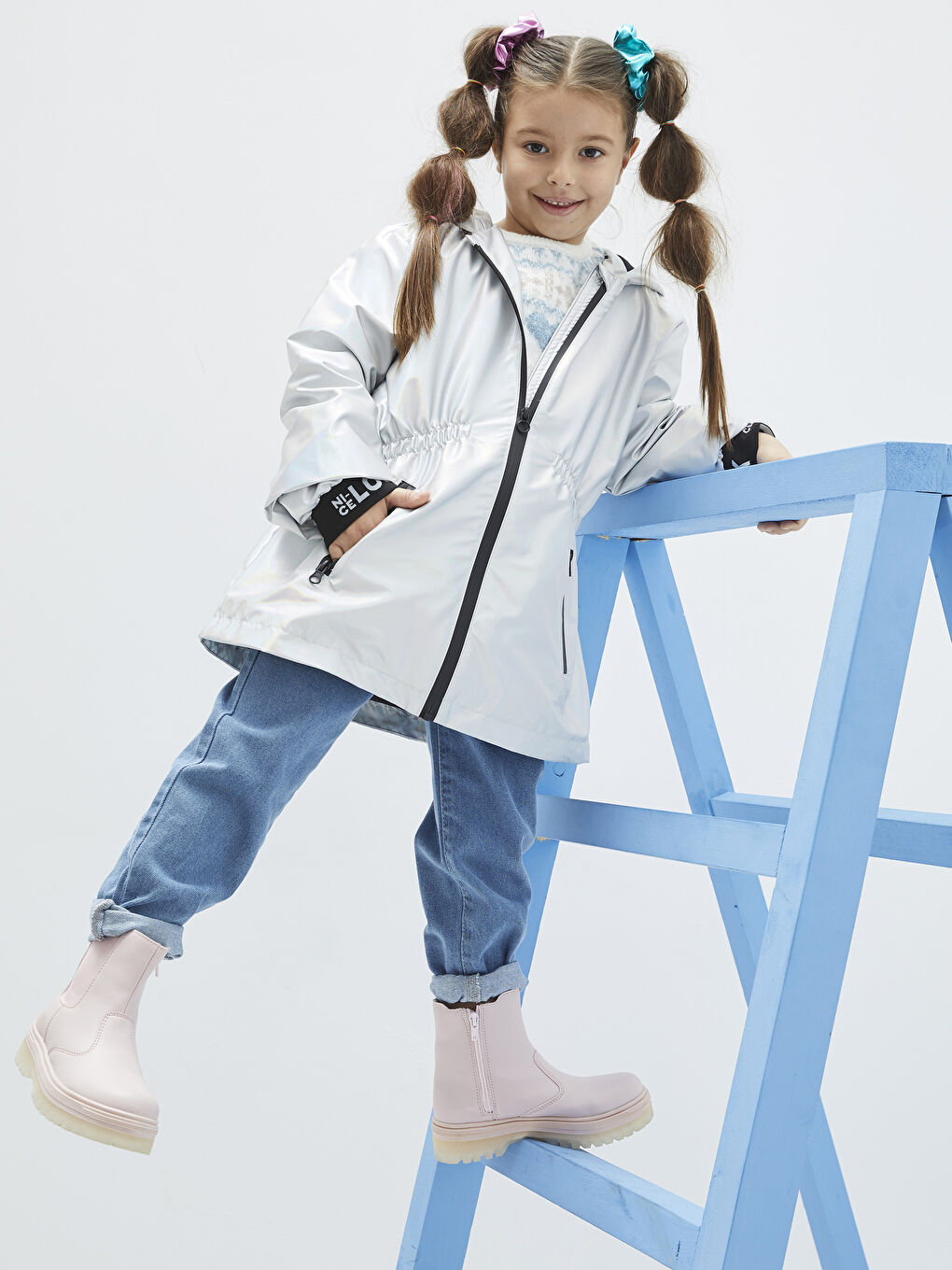 LCW Kids بالطو بناتي مطبوع بحروف بكابوش -S20342Z4-J2F
