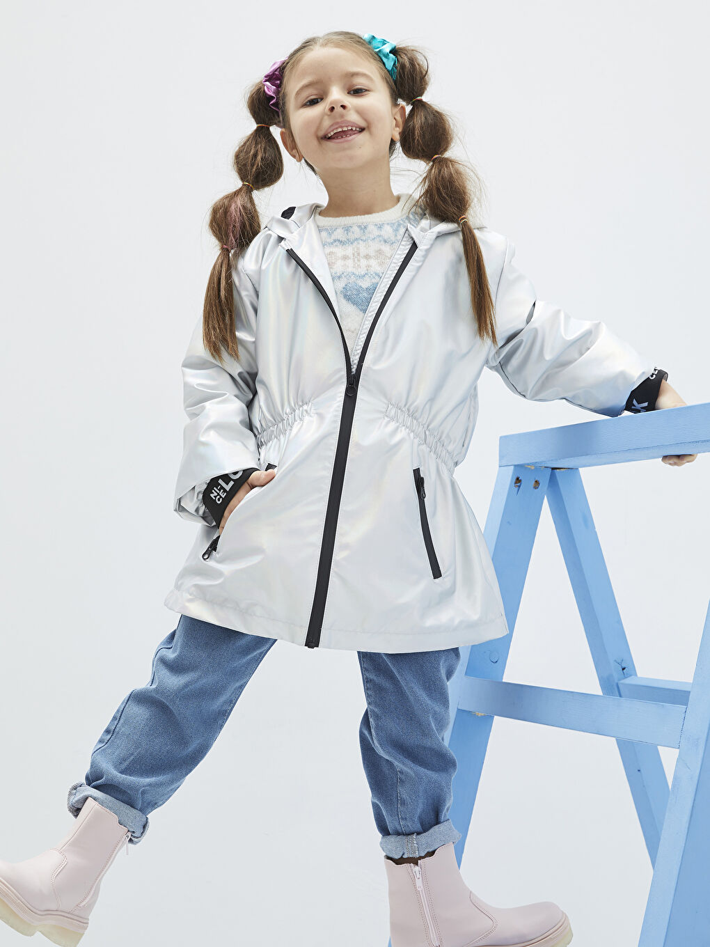 LCW Kids بالطو بناتي مطبوع بحروف بكابوش -S20342Z4-J2F